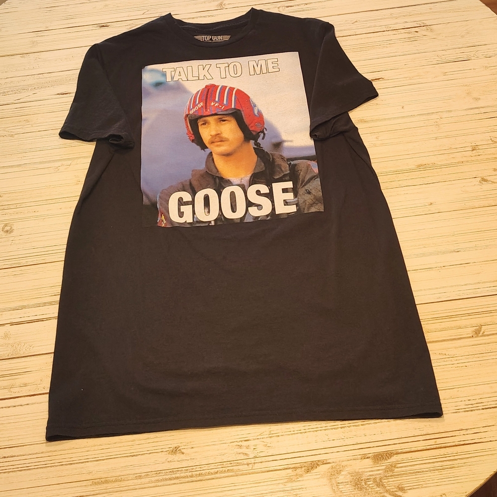 Talk To Me Goose Top Gun Men's Size M Graphic Tee - Black. 80s Movie